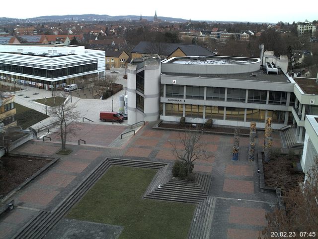 Foto der Webcam: Verwaltungsgebäude, Innenhof mit Audimax, Hörsaal-Gebäude 1