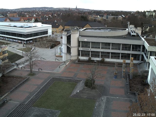 Foto der Webcam: Verwaltungsgebäude, Innenhof mit Audimax, Hörsaal-Gebäude 1