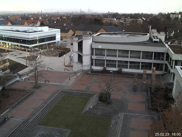 Foto der Webcam: Verwaltungsgebäude, Innenhof mit Audimax, Hörsaal-Gebäude 1