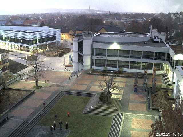 Foto der Webcam: Verwaltungsgebäude, Innenhof mit Audimax, Hörsaal-Gebäude 1