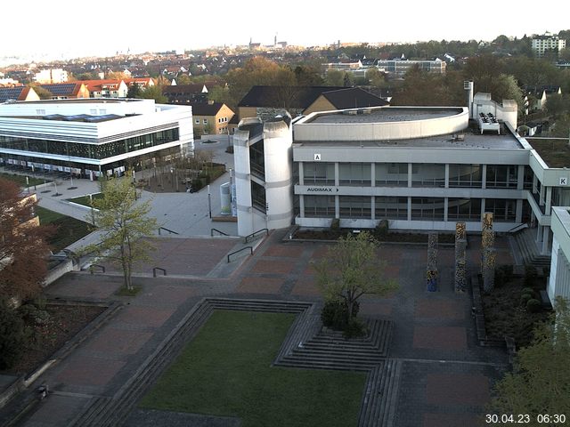 Foto der Webcam: Verwaltungsgeb&auml;ude, Innenhof mit Audimax, H&ouml;rsaal-Geb&auml;ude 1