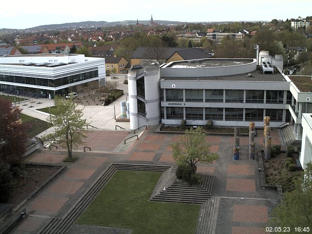 Foto der Webcam: Verwaltungsgebäude, Innenhof mit Audimax, Hörsaal-Gebäude 1