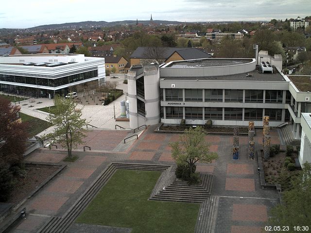 Foto der Webcam: Verwaltungsgebäude, Innenhof mit Audimax, Hörsaal-Gebäude 1