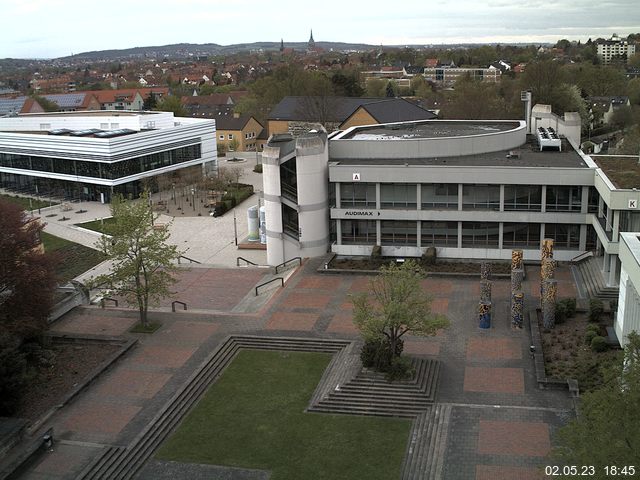 Foto der Webcam: Verwaltungsgebäude, Innenhof mit Audimax, Hörsaal-Gebäude 1