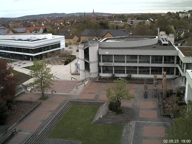 Foto der Webcam: Verwaltungsgebäude, Innenhof mit Audimax, Hörsaal-Gebäude 1