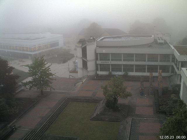 Foto der Webcam: Verwaltungsgebäude, Innenhof mit Audimax, Hörsaal-Gebäude 1