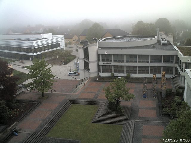 Foto der Webcam: Verwaltungsgebäude, Innenhof mit Audimax, Hörsaal-Gebäude 1