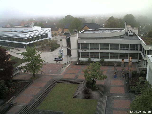 Foto der Webcam: Verwaltungsgebäude, Innenhof mit Audimax, Hörsaal-Gebäude 1