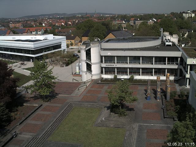 Foto der Webcam: Verwaltungsgebäude, Innenhof mit Audimax, Hörsaal-Gebäude 1