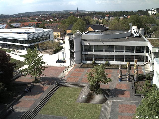 Foto der Webcam: Verwaltungsgebäude, Innenhof mit Audimax, Hörsaal-Gebäude 1