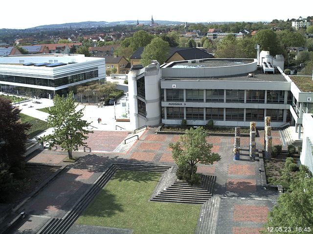 Foto der Webcam: Verwaltungsgebäude, Innenhof mit Audimax, Hörsaal-Gebäude 1