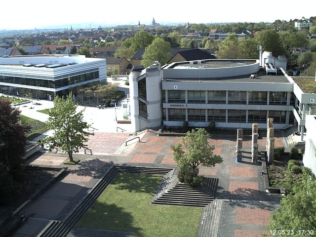 Foto der Webcam: Verwaltungsgebäude, Innenhof mit Audimax, Hörsaal-Gebäude 1