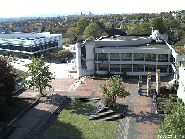 Foto der Webcam: Verwaltungsgebäude, Innenhof mit Audimax, Hörsaal-Gebäude 1