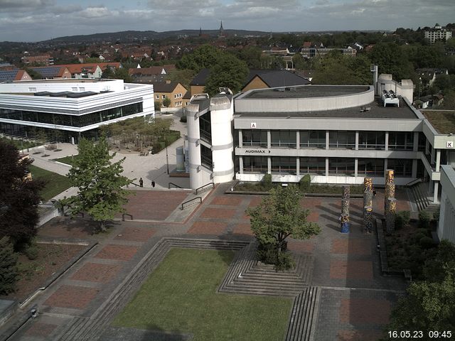 Foto der Webcam: Verwaltungsgebäude, Innenhof mit Audimax, Hörsaal-Gebäude 1