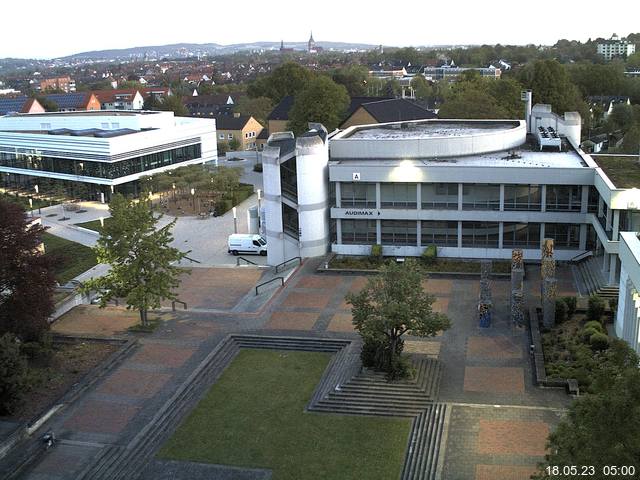 Foto der Webcam: Verwaltungsgebäude, Innenhof mit Audimax, Hörsaal-Gebäude 1