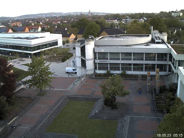 Foto der Webcam: Verwaltungsgebäude, Innenhof mit Audimax, Hörsaal-Gebäude 1