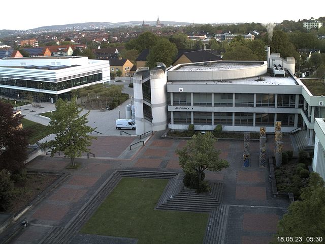 Foto der Webcam: Verwaltungsgebäude, Innenhof mit Audimax, Hörsaal-Gebäude 1