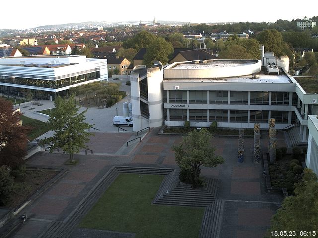 Foto der Webcam: Verwaltungsgebäude, Innenhof mit Audimax, Hörsaal-Gebäude 1