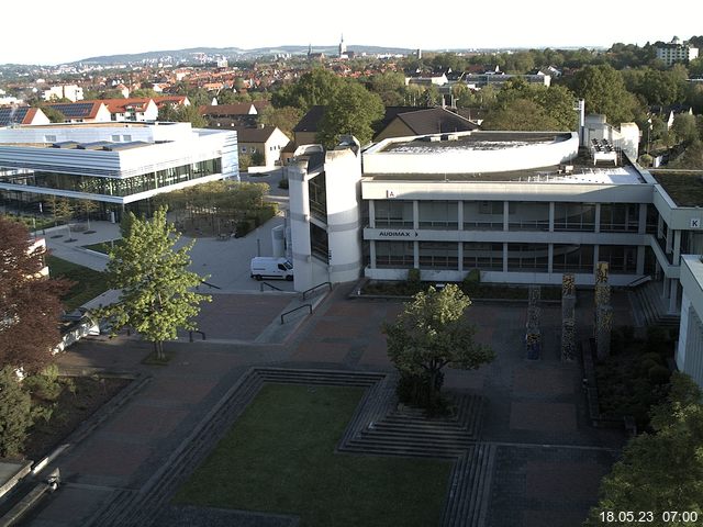 Foto der Webcam: Verwaltungsgebäude, Innenhof mit Audimax, Hörsaal-Gebäude 1