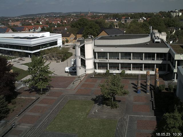 Foto der Webcam: Verwaltungsgebäude, Innenhof mit Audimax, Hörsaal-Gebäude 1