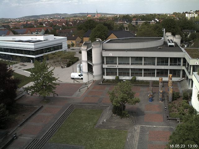 Foto der Webcam: Verwaltungsgebäude, Innenhof mit Audimax, Hörsaal-Gebäude 1