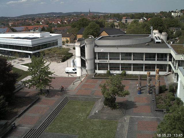 Foto der Webcam: Verwaltungsgebäude, Innenhof mit Audimax, Hörsaal-Gebäude 1