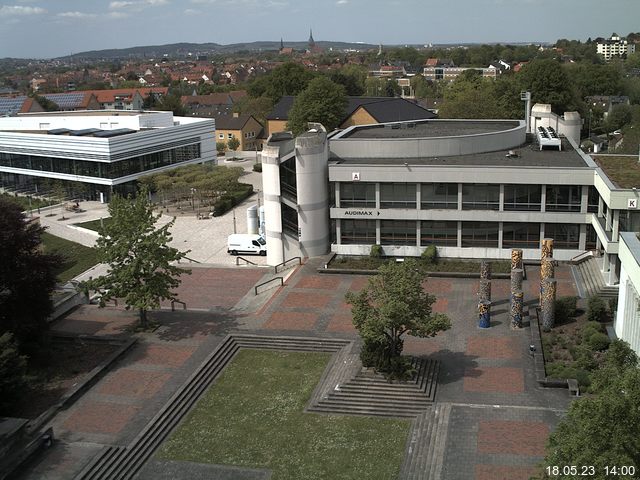 Foto der Webcam: Verwaltungsgebäude, Innenhof mit Audimax, Hörsaal-Gebäude 1