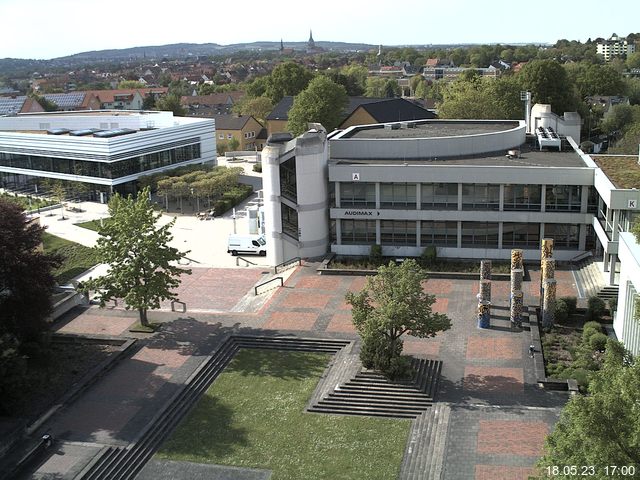 Foto der Webcam: Verwaltungsgebäude, Innenhof mit Audimax, Hörsaal-Gebäude 1