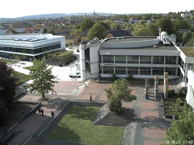 Foto der Webcam: Verwaltungsgebäude, Innenhof mit Audimax, Hörsaal-Gebäude 1