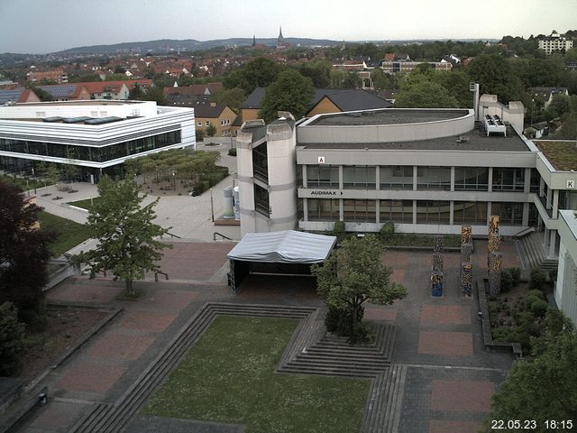 Foto der Webcam: Verwaltungsgebäude, Innenhof mit Audimax, Hörsaal-Gebäude 1