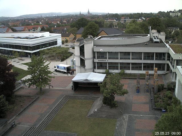 Foto der Webcam: Verwaltungsgebäude, Innenhof mit Audimax, Hörsaal-Gebäude 1