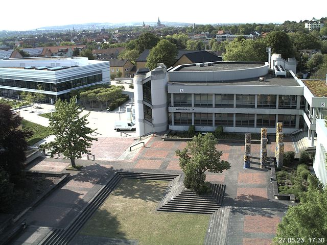 Foto der Webcam: Verwaltungsgebäude, Innenhof mit Audimax, Hörsaal-Gebäude 1