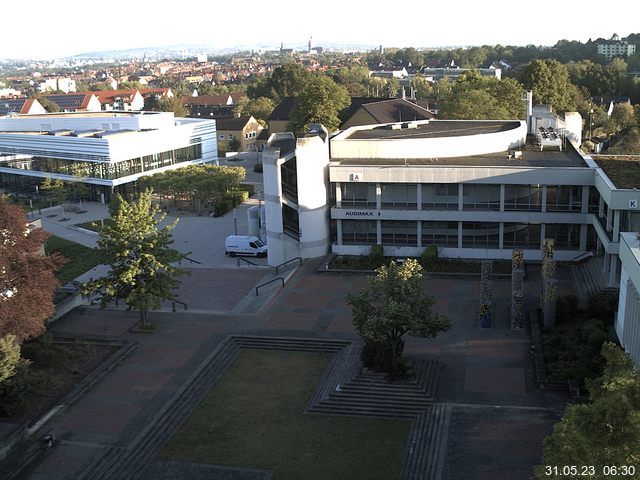 Foto der Webcam: Verwaltungsgeb&auml;ude, Innenhof mit Audimax, H&ouml;rsaal-Geb&auml;ude 1