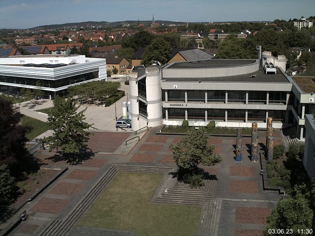 Foto der Webcam: Verwaltungsgebäude, Innenhof mit Audimax, Hörsaal-Gebäude 1