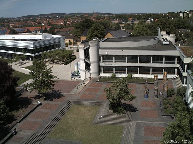 Foto der Webcam: Verwaltungsgebäude, Innenhof mit Audimax, Hörsaal-Gebäude 1