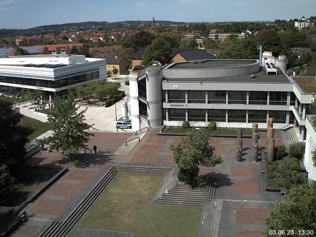 Foto der Webcam: Verwaltungsgebäude, Innenhof mit Audimax, Hörsaal-Gebäude 1