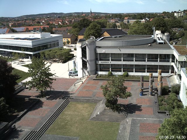 Foto der Webcam: Verwaltungsgebäude, Innenhof mit Audimax, Hörsaal-Gebäude 1