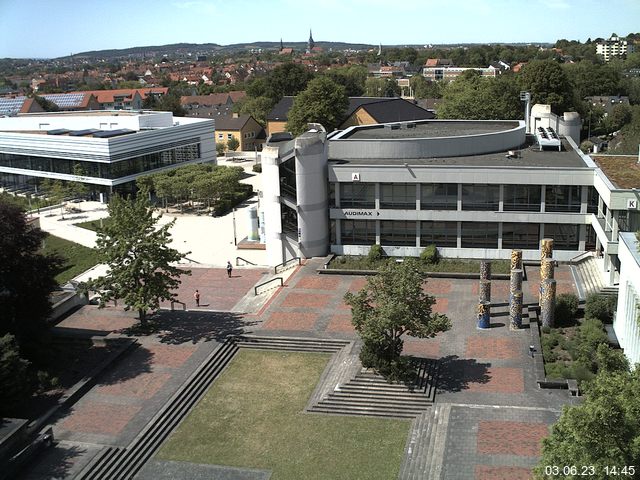 Foto der Webcam: Verwaltungsgebäude, Innenhof mit Audimax, Hörsaal-Gebäude 1