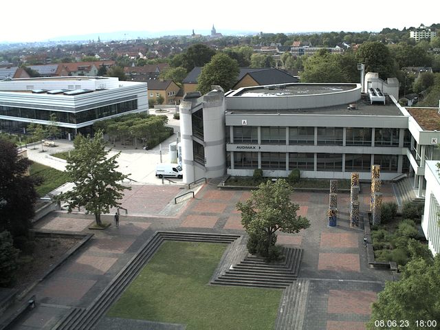 Foto der Webcam: Verwaltungsgebäude, Innenhof mit Audimax, Hörsaal-Gebäude 1