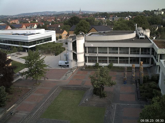 Foto der Webcam: Verwaltungsgebäude, Innenhof mit Audimax, Hörsaal-Gebäude 1