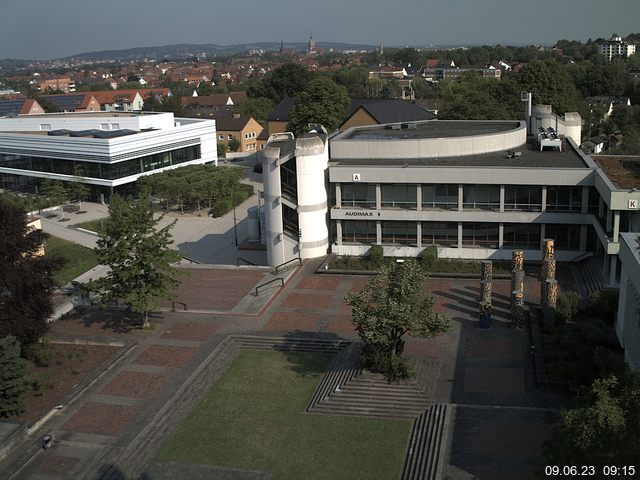 Foto der Webcam: Verwaltungsgebäude, Innenhof mit Audimax, Hörsaal-Gebäude 1