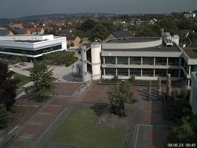 Foto der Webcam: Verwaltungsgebäude, Innenhof mit Audimax, Hörsaal-Gebäude 1