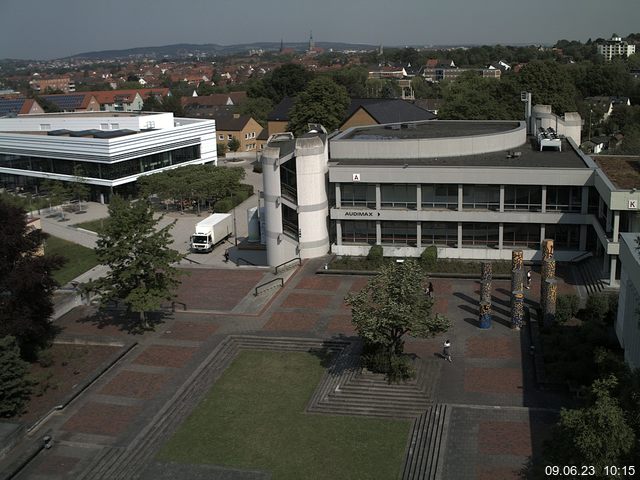 Foto der Webcam: Verwaltungsgebäude, Innenhof mit Audimax, Hörsaal-Gebäude 1