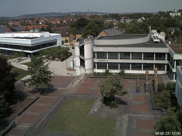 Foto der Webcam: Verwaltungsgebäude, Innenhof mit Audimax, Hörsaal-Gebäude 1