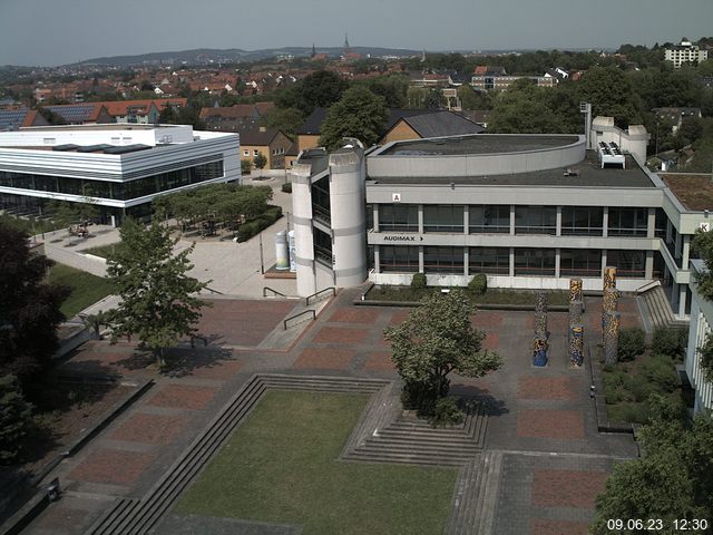 Foto der Webcam: Verwaltungsgebäude, Innenhof mit Audimax, Hörsaal-Gebäude 1