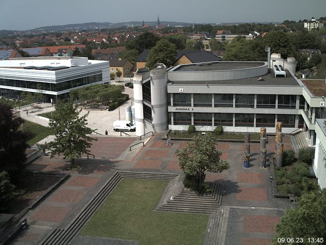 Foto der Webcam: Verwaltungsgebäude, Innenhof mit Audimax, Hörsaal-Gebäude 1