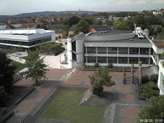 Foto der Webcam: Verwaltungsgebäude, Innenhof mit Audimax, Hörsaal-Gebäude 1