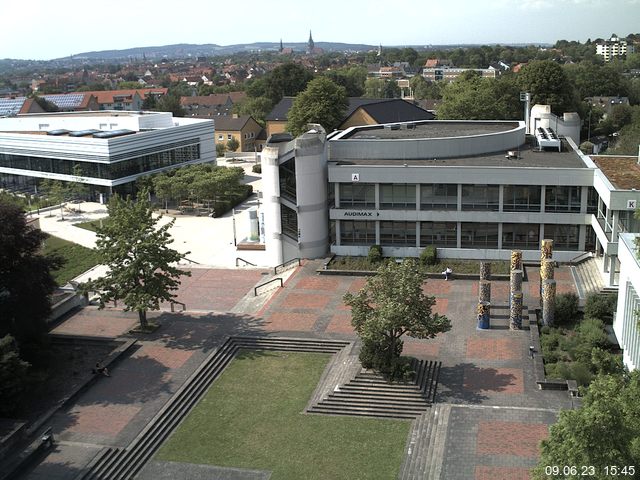 Foto der Webcam: Verwaltungsgebäude, Innenhof mit Audimax, Hörsaal-Gebäude 1