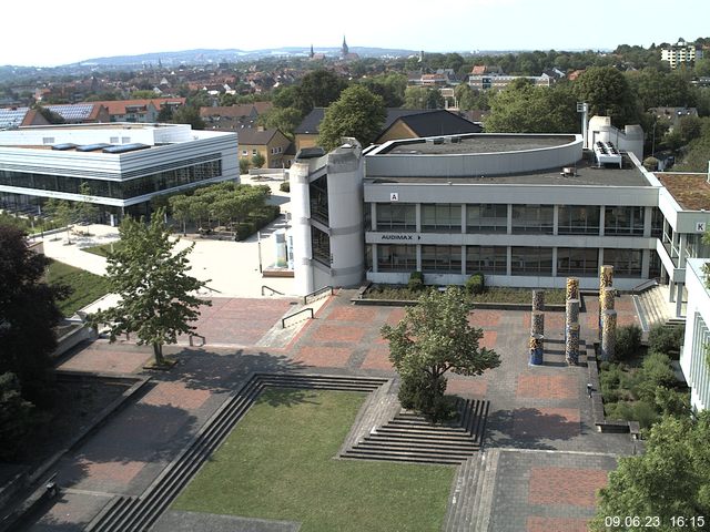 Foto der Webcam: Verwaltungsgebäude, Innenhof mit Audimax, Hörsaal-Gebäude 1