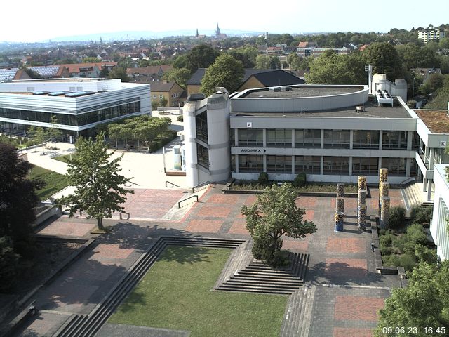 Foto der Webcam: Verwaltungsgebäude, Innenhof mit Audimax, Hörsaal-Gebäude 1